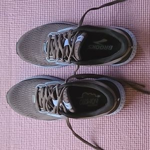 Size 6 Womens Brooks Glycerin 18